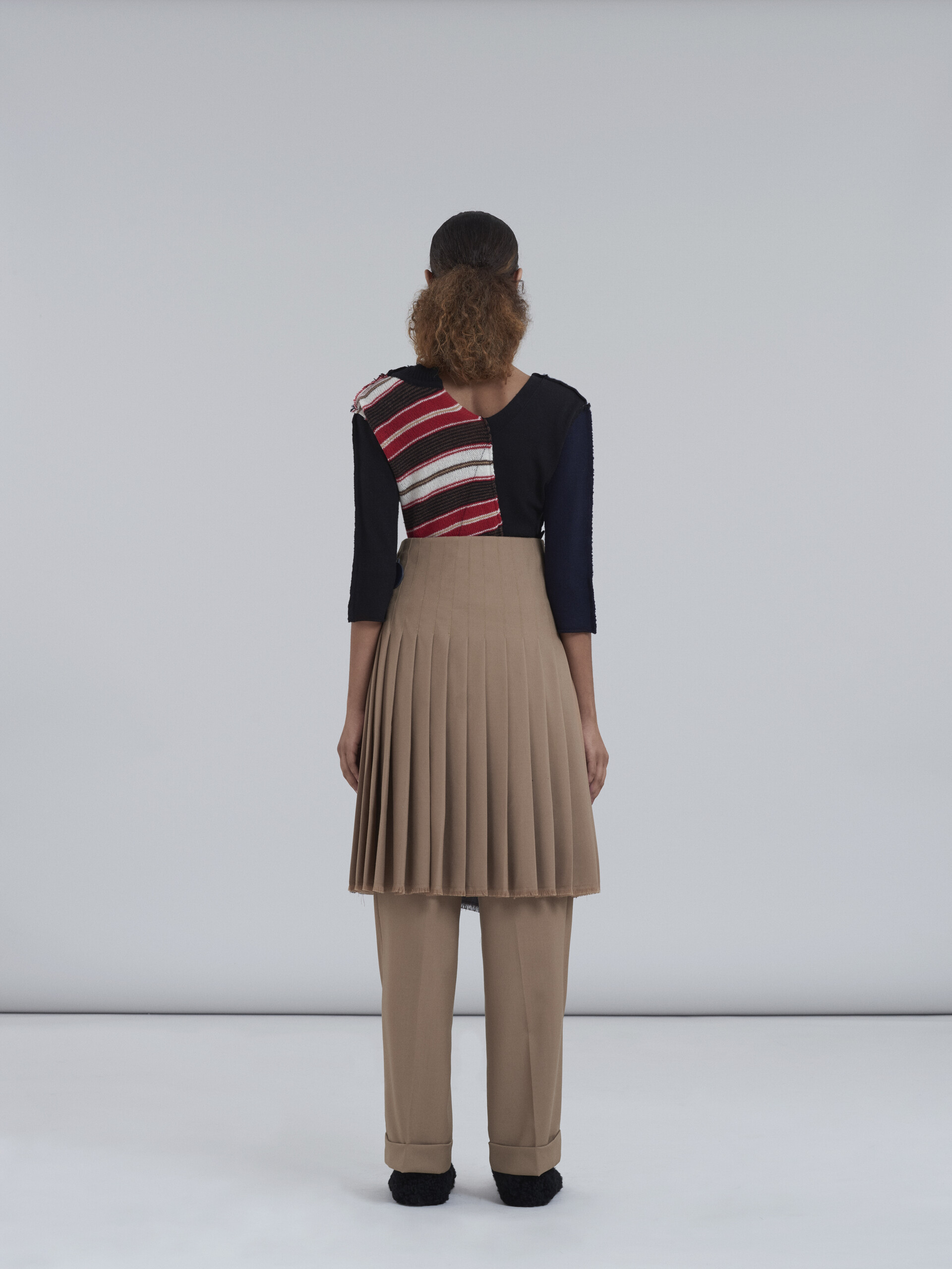 Virgin wool kilt with back pleats - Skirts - Image 3