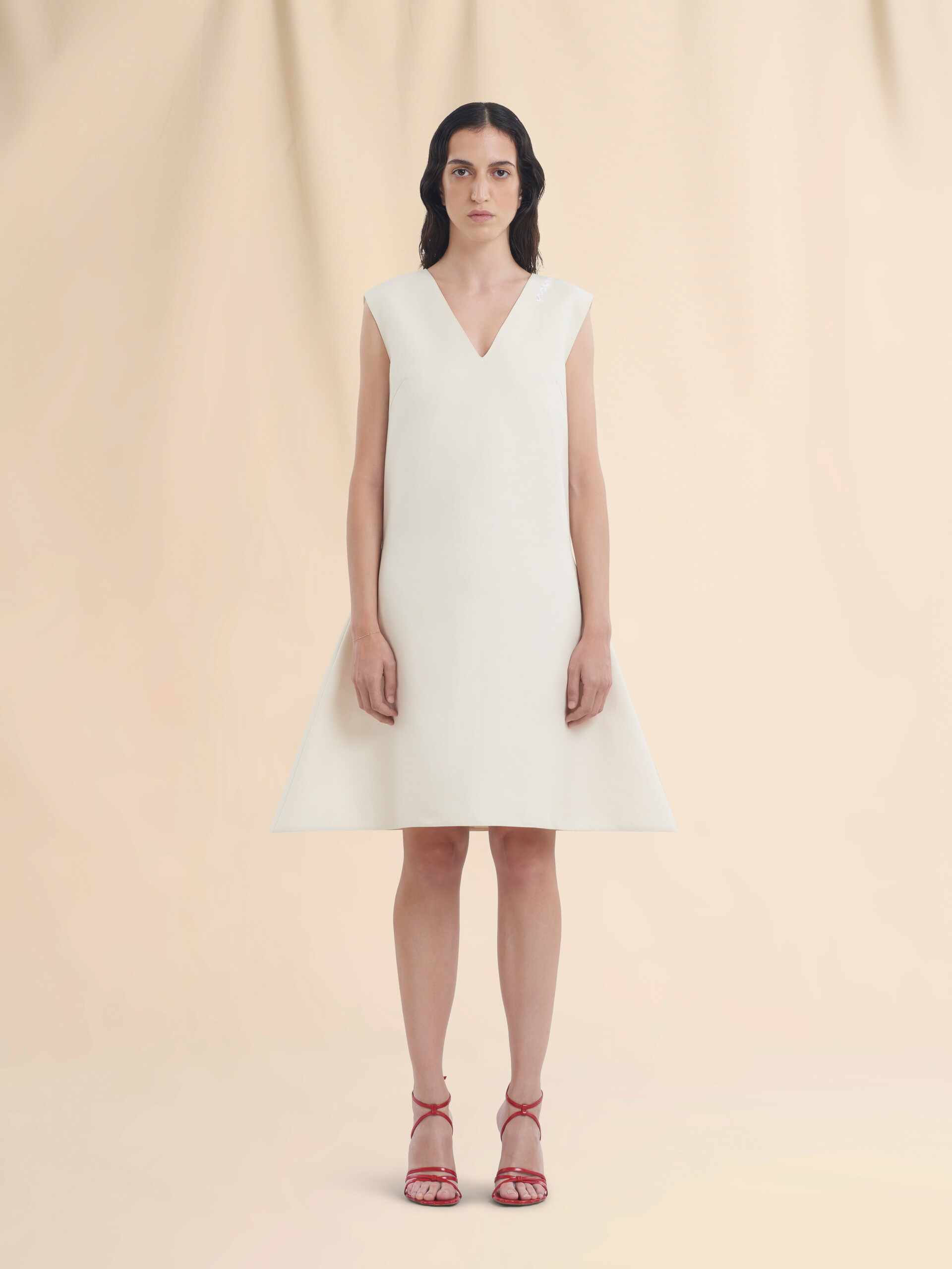 Weites elfenbeinfarbenes Kleid aus Baumwolle mit Marni Symbol Stickerei - Kleider - Image 2
