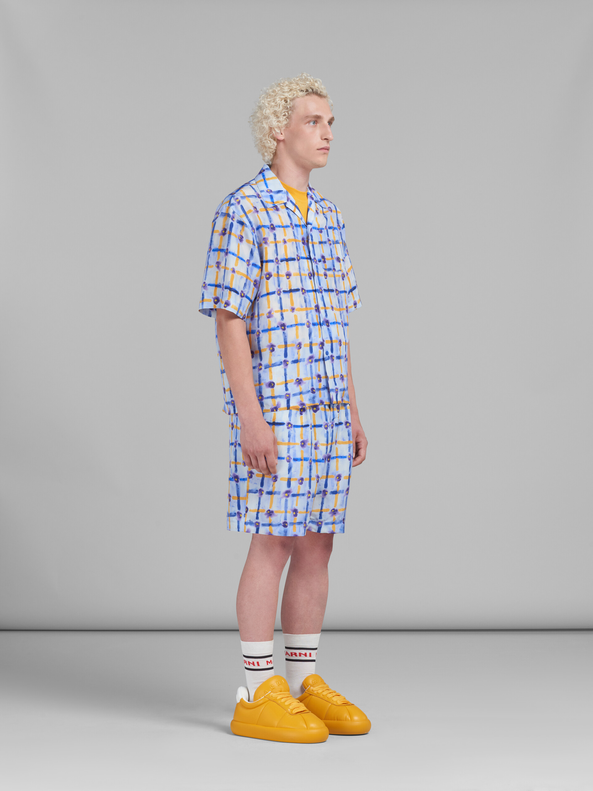 Light blue Habotai silk drawstring shorts with Saraband print - Pants - Image 5