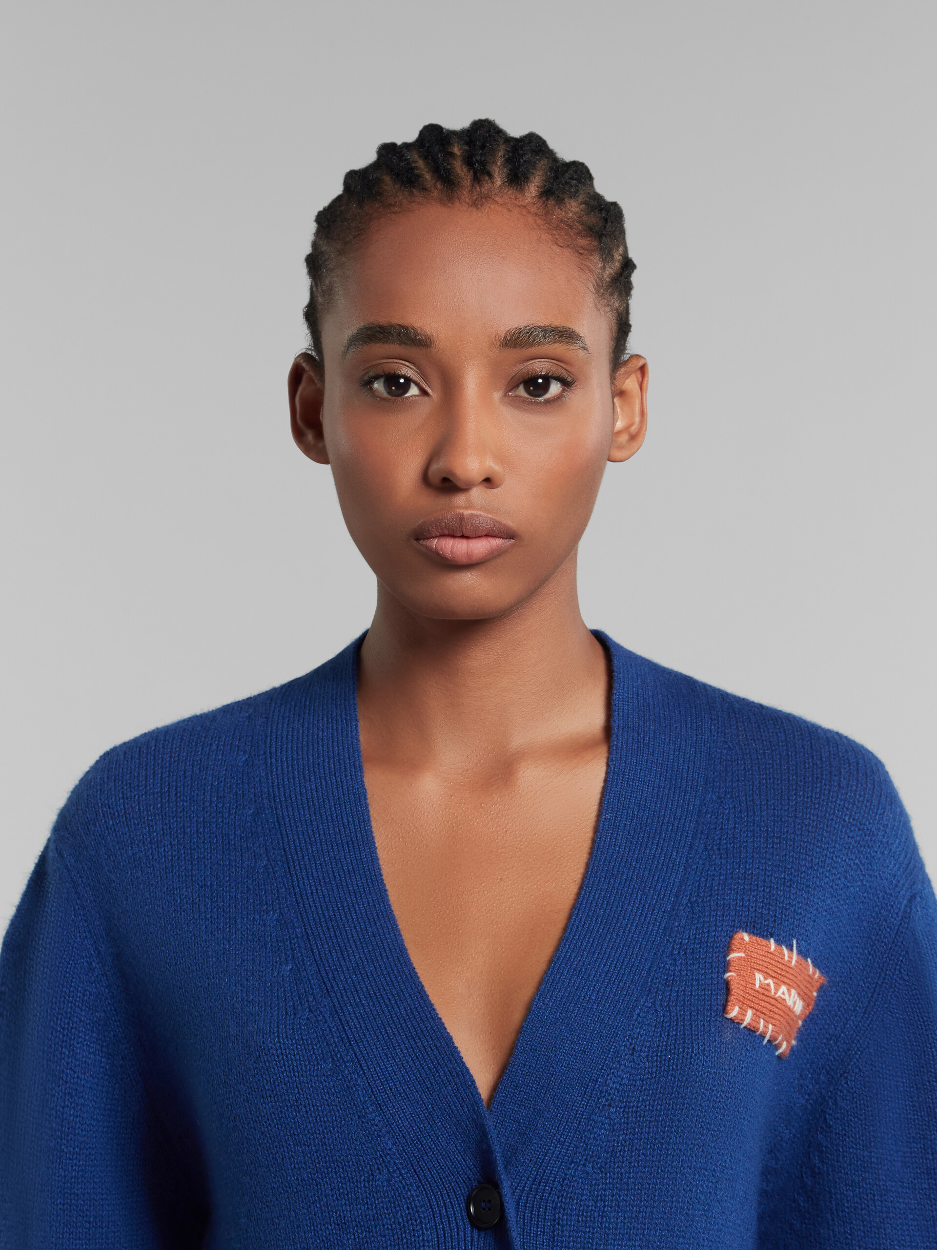 Cardigan in cashmere blu con applicazione Marni - Pullover - Image 4