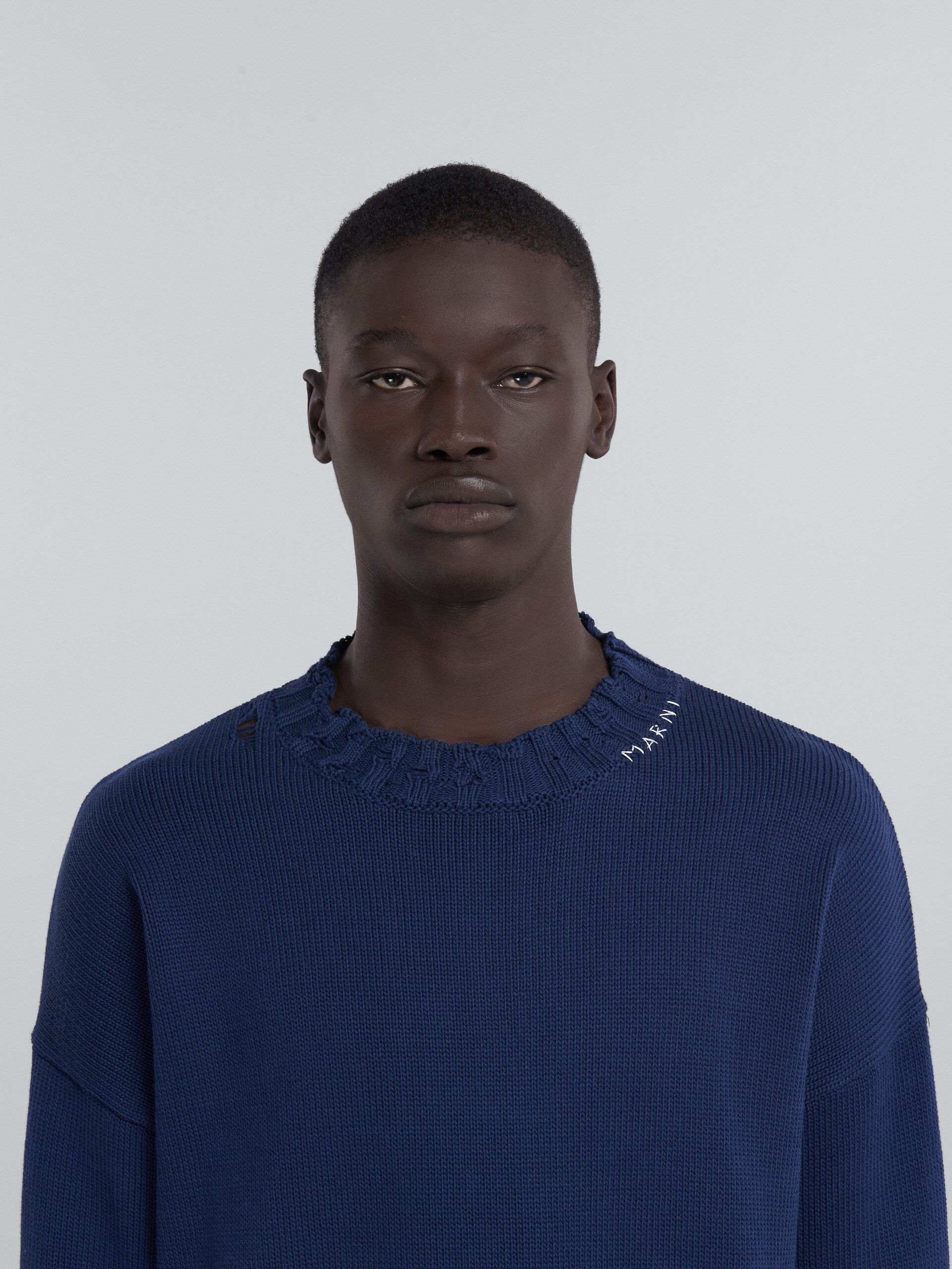 Blauer Pullover mit Rundhalsausschnitt aus Baumwolle - Pullover - Image 4