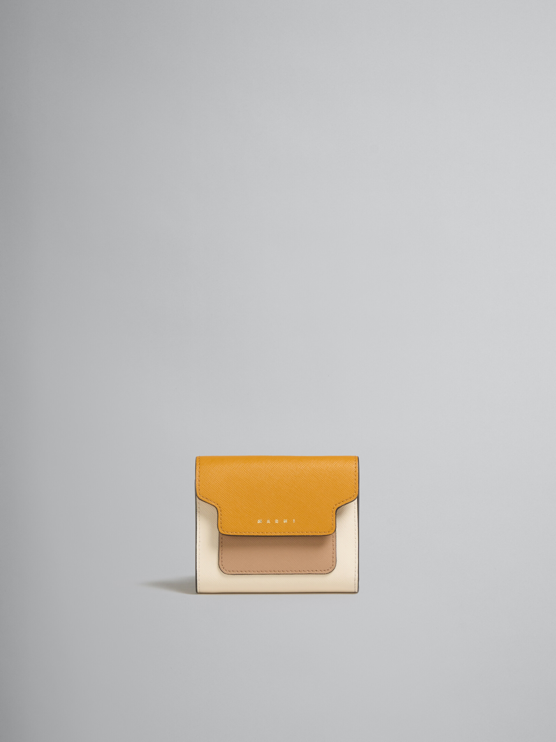 MARNIで人気のお財布は、サフィアーノレザー製ウオレット