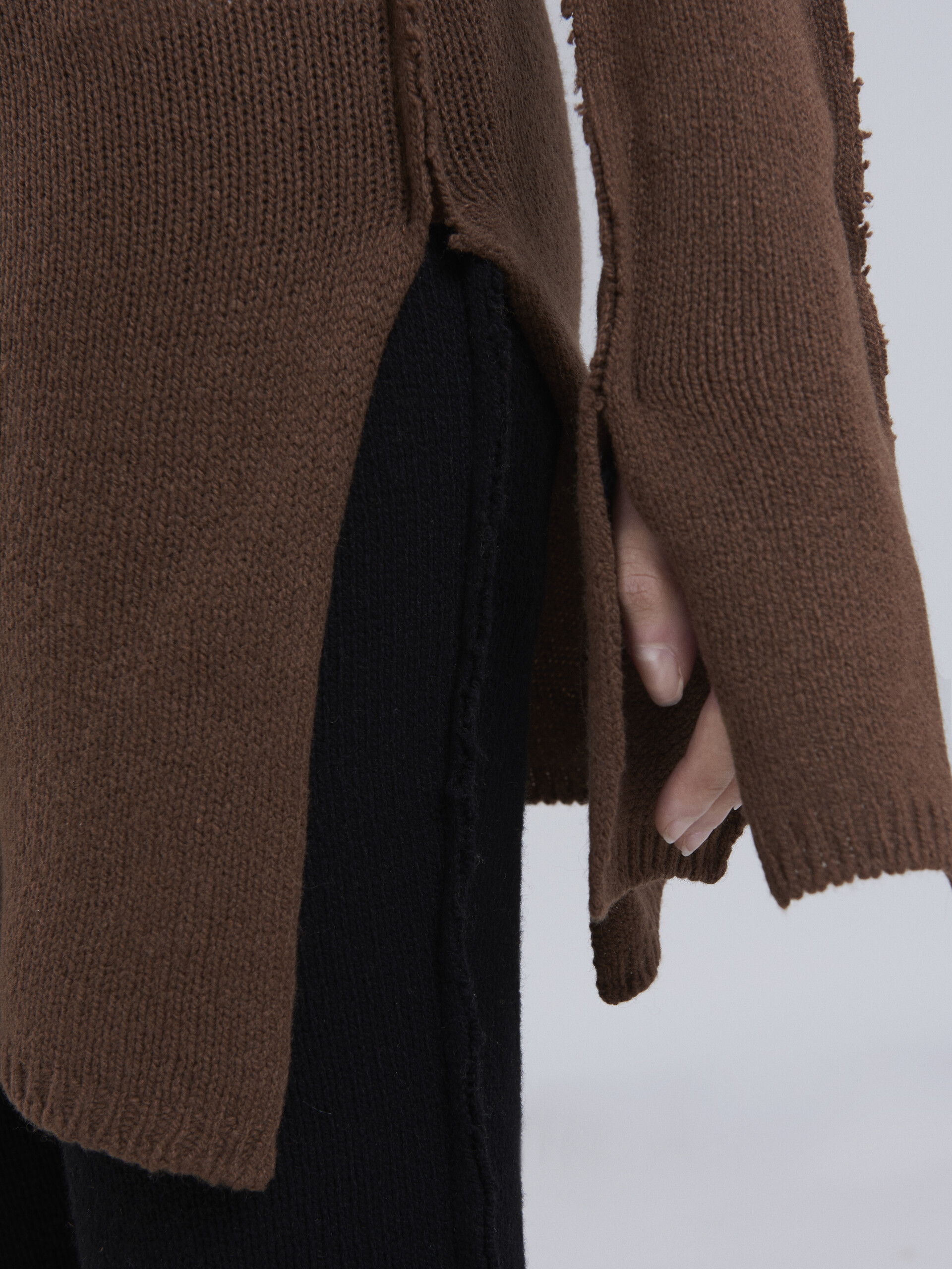 Recycled cashmere sweater with side slits and cuffs - Pullovers - Image 5