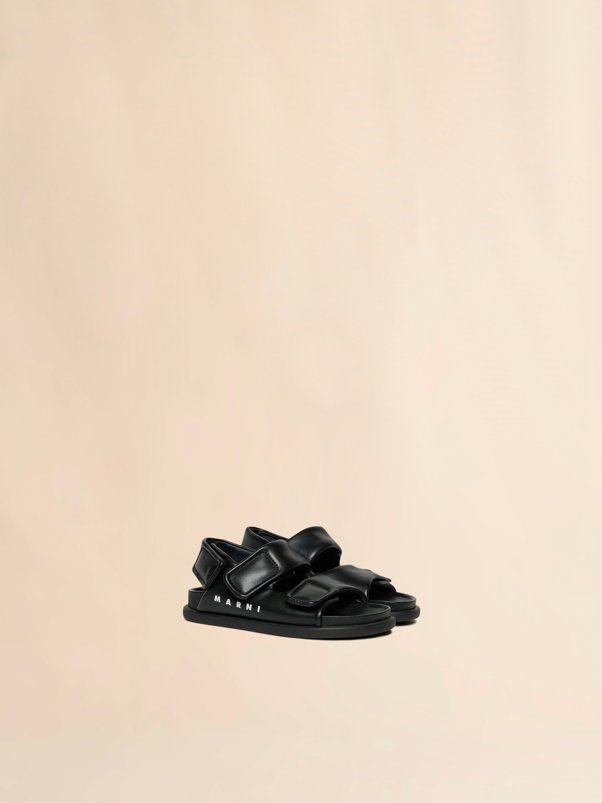 Fussbett aus beschichtetem schwarzen Stoff - Sneakers - Image 2