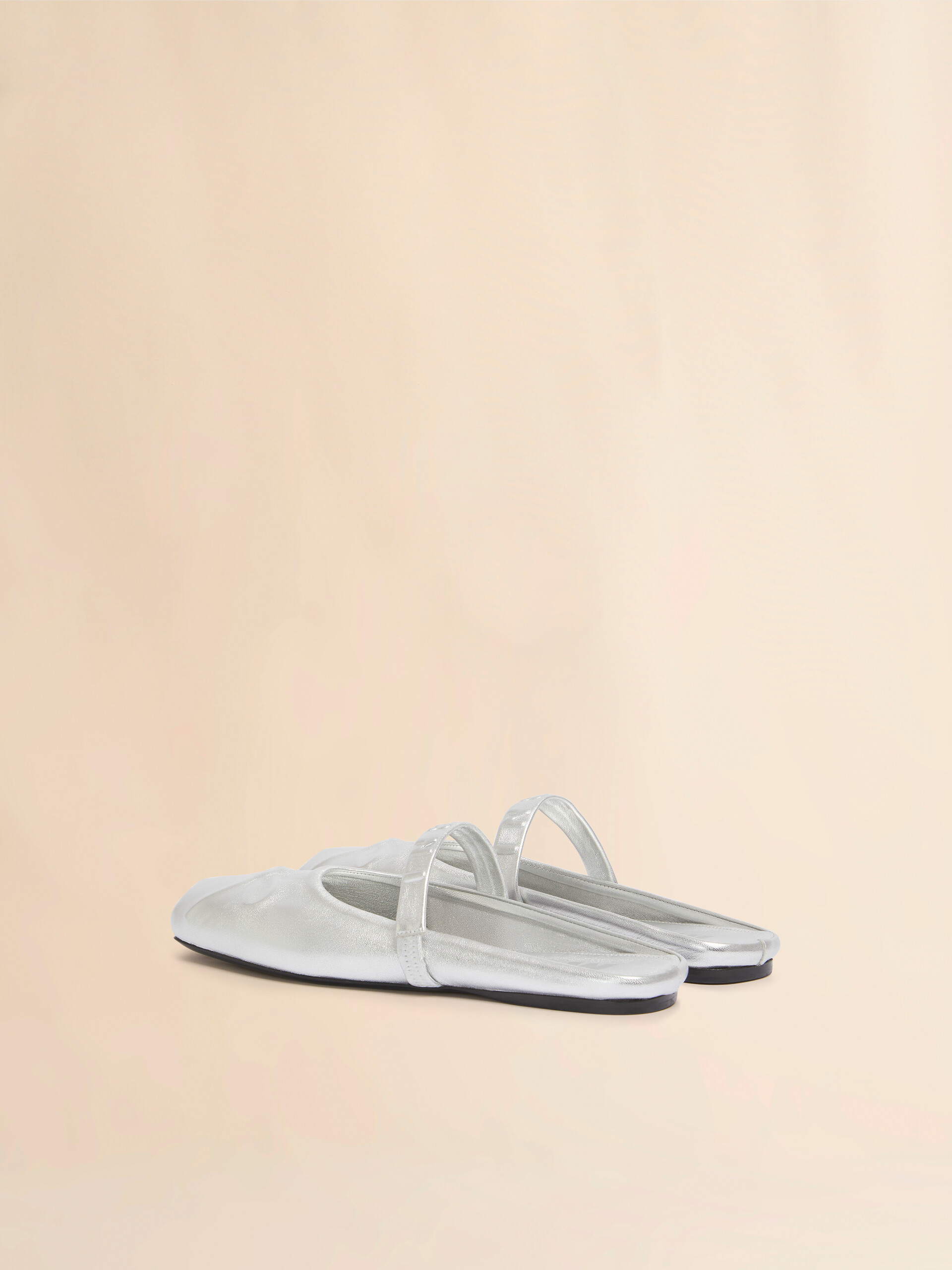 Ballerina Sabot Little Bow aus silberfarbenem Leder - Holzschuhe - Image 3