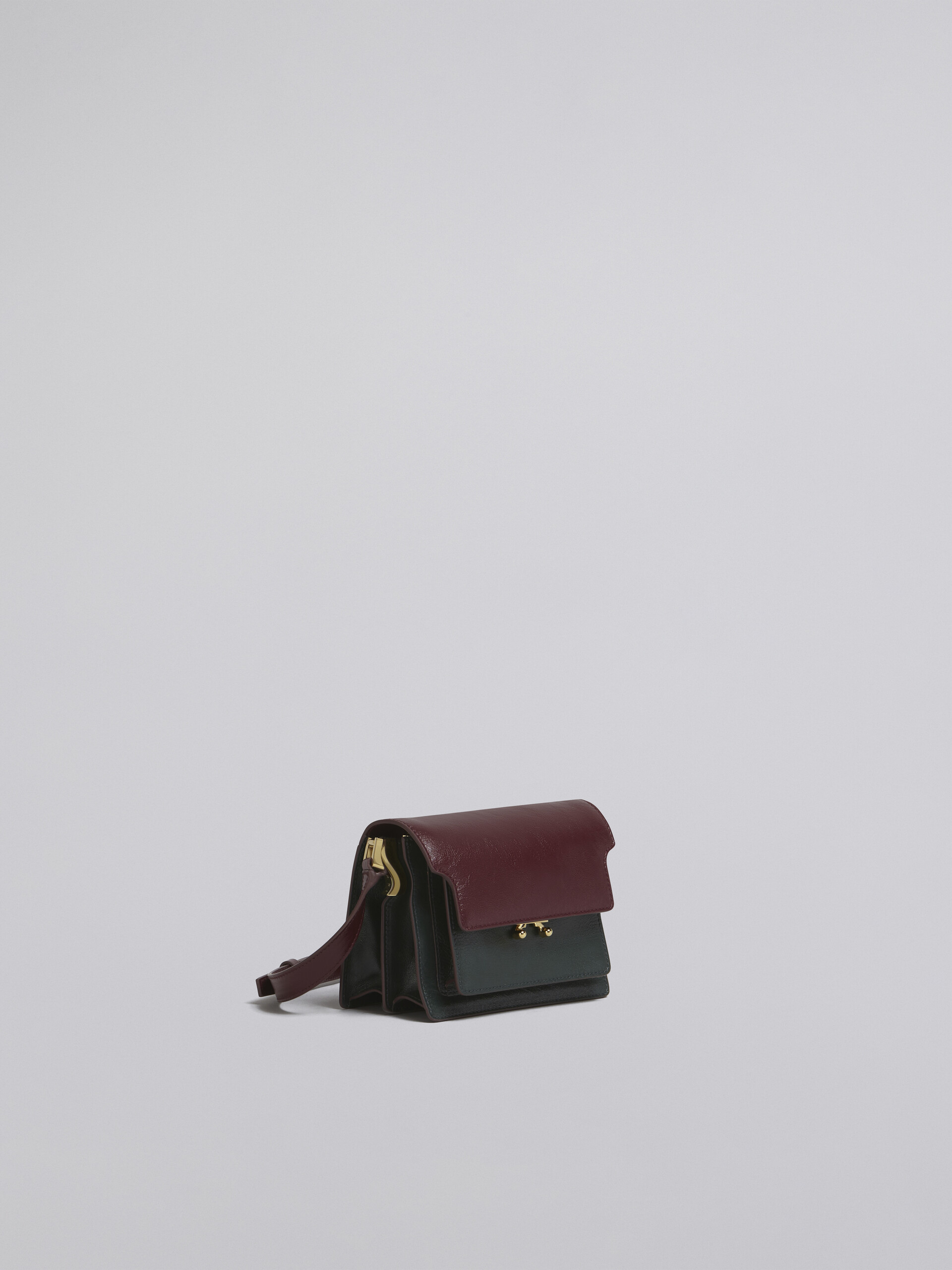 TRUNK SOFT bag in green and burgundy tumbled calf - Shoulder Bag - Image 4