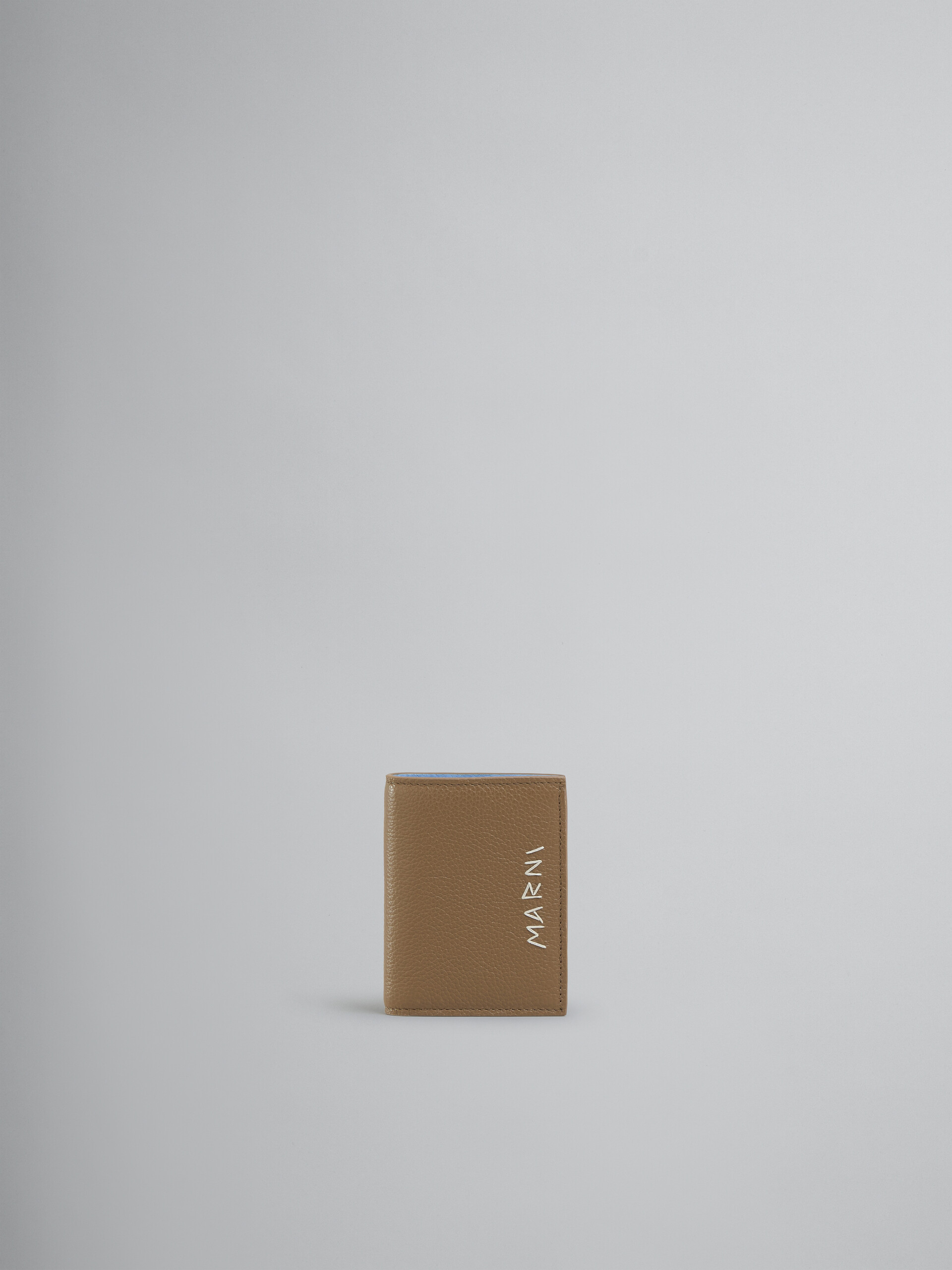 Portefeuille à deux volets en cuir marron avec effet raccommodé Marni - Portefeuilles - Image 1