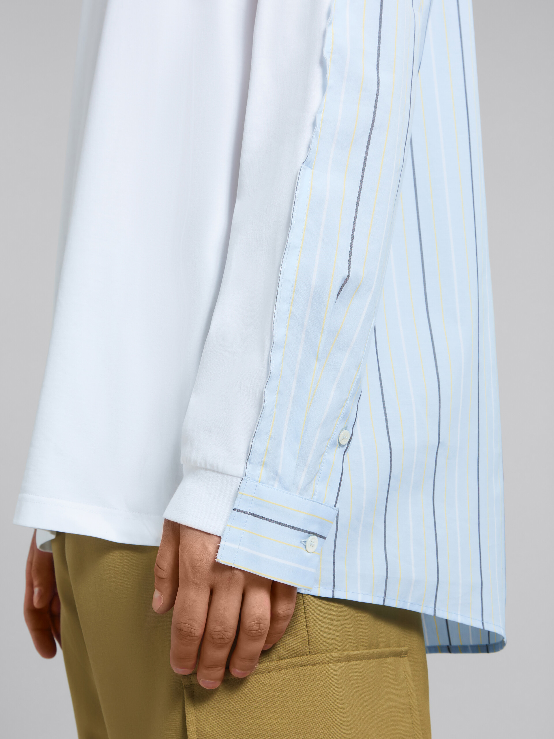 ホワイト 長袖Tシャツ、ストライプバック - Tシャツ - Image 5