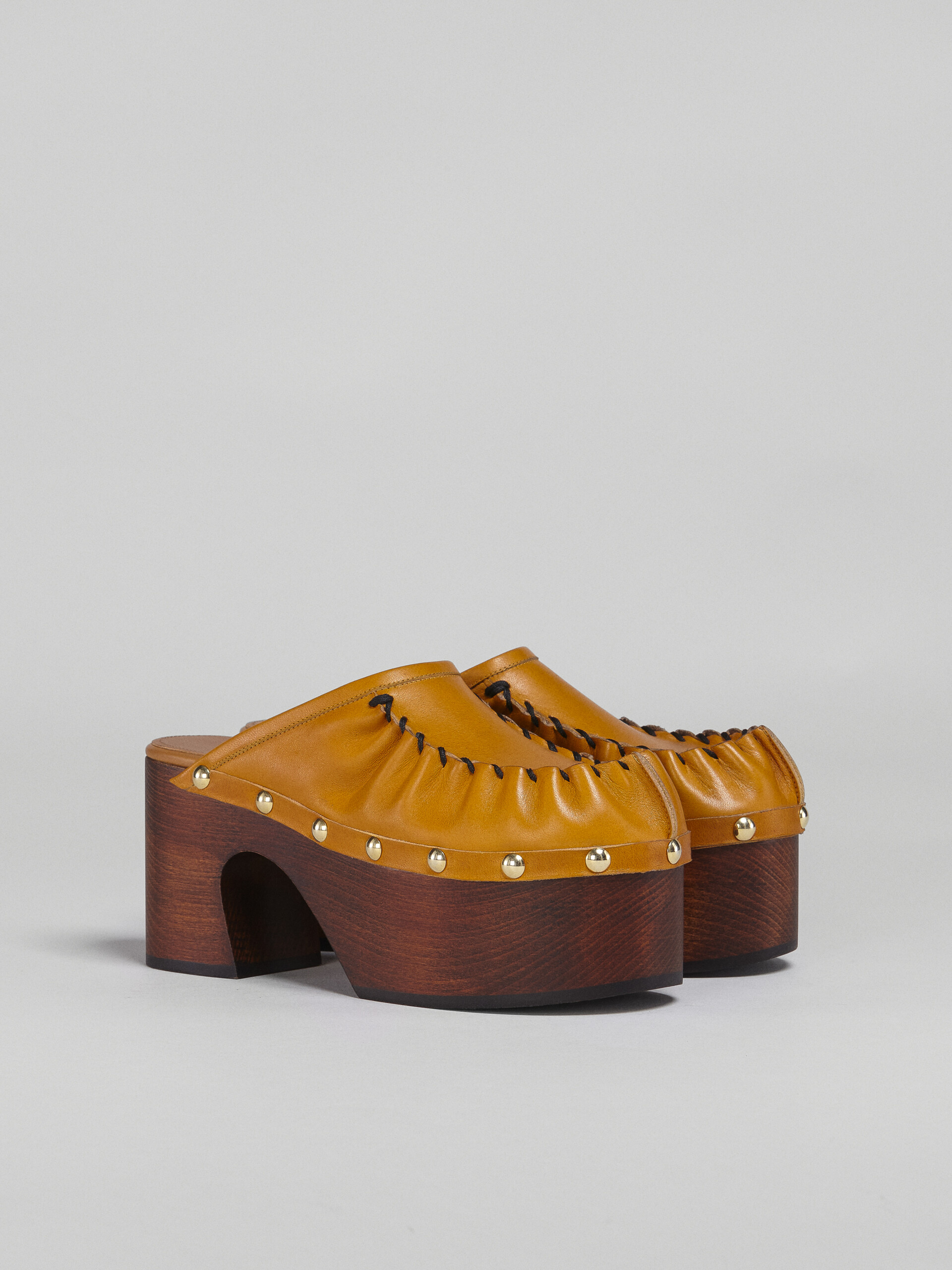 Vegetable-tanned leather sabot - Clogs - Image 2