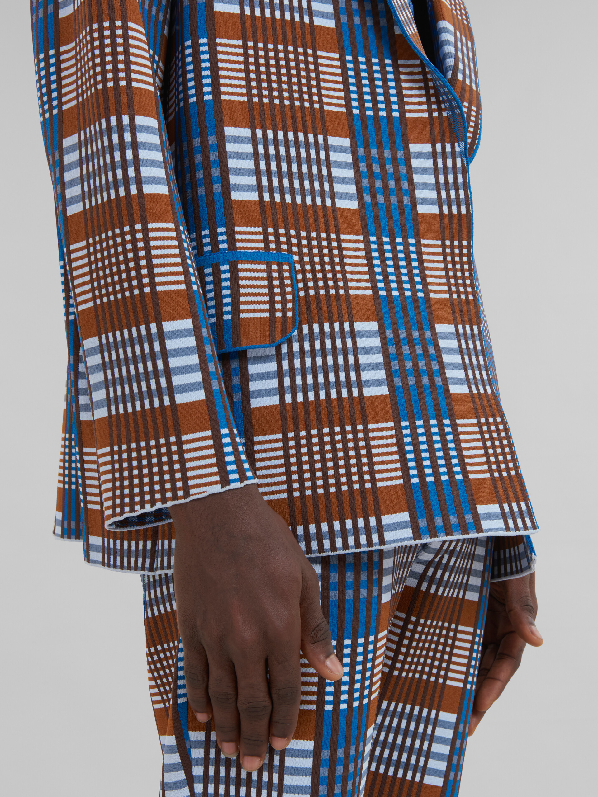 Blazer in maglia tecnica a quadri marrone e blu - Giacche - Image 5