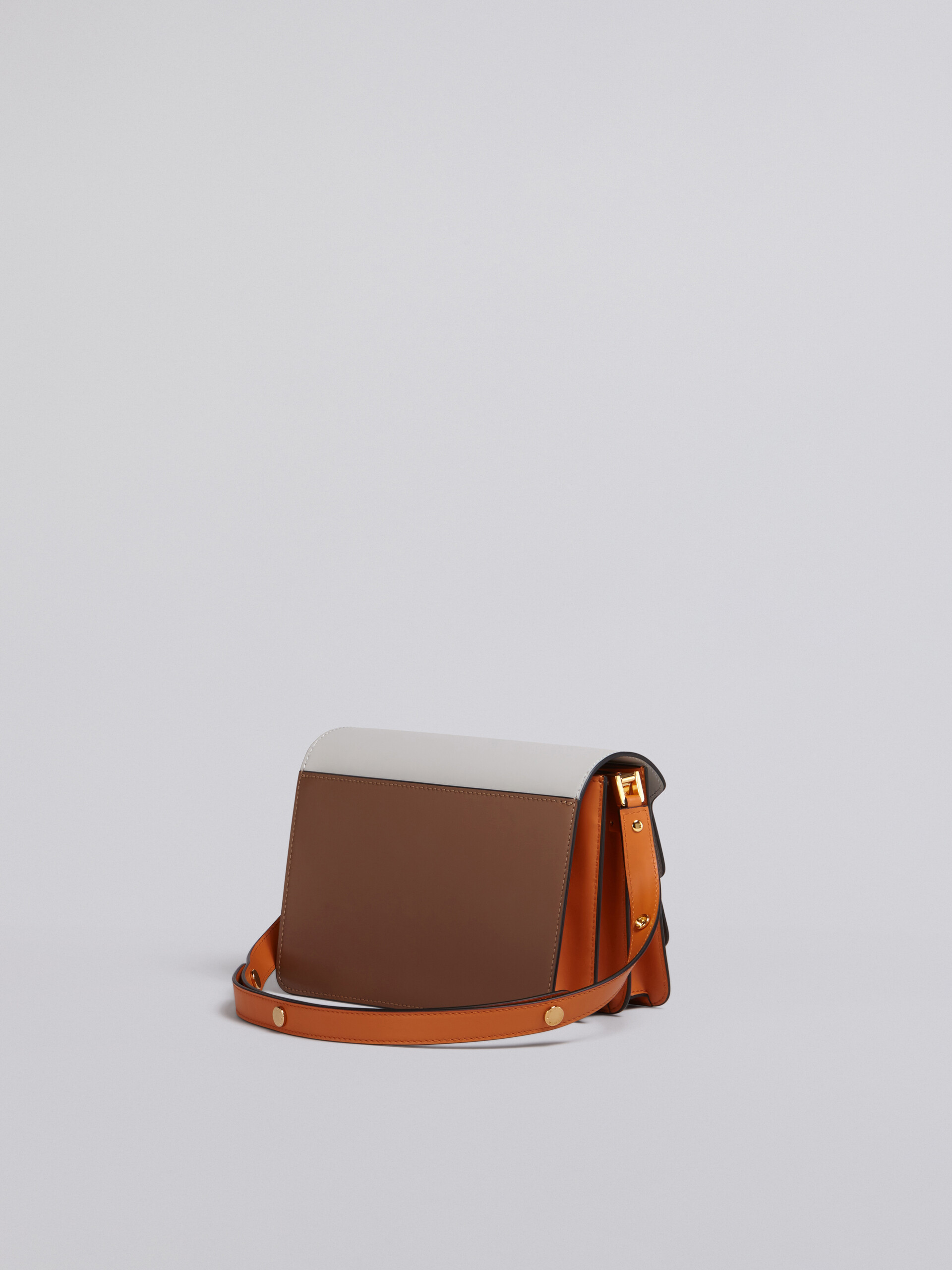 TRUNK Bag aus glattem Kalbsleder in Weiß, Braun und Orange - Schultertaschen - Image 2
