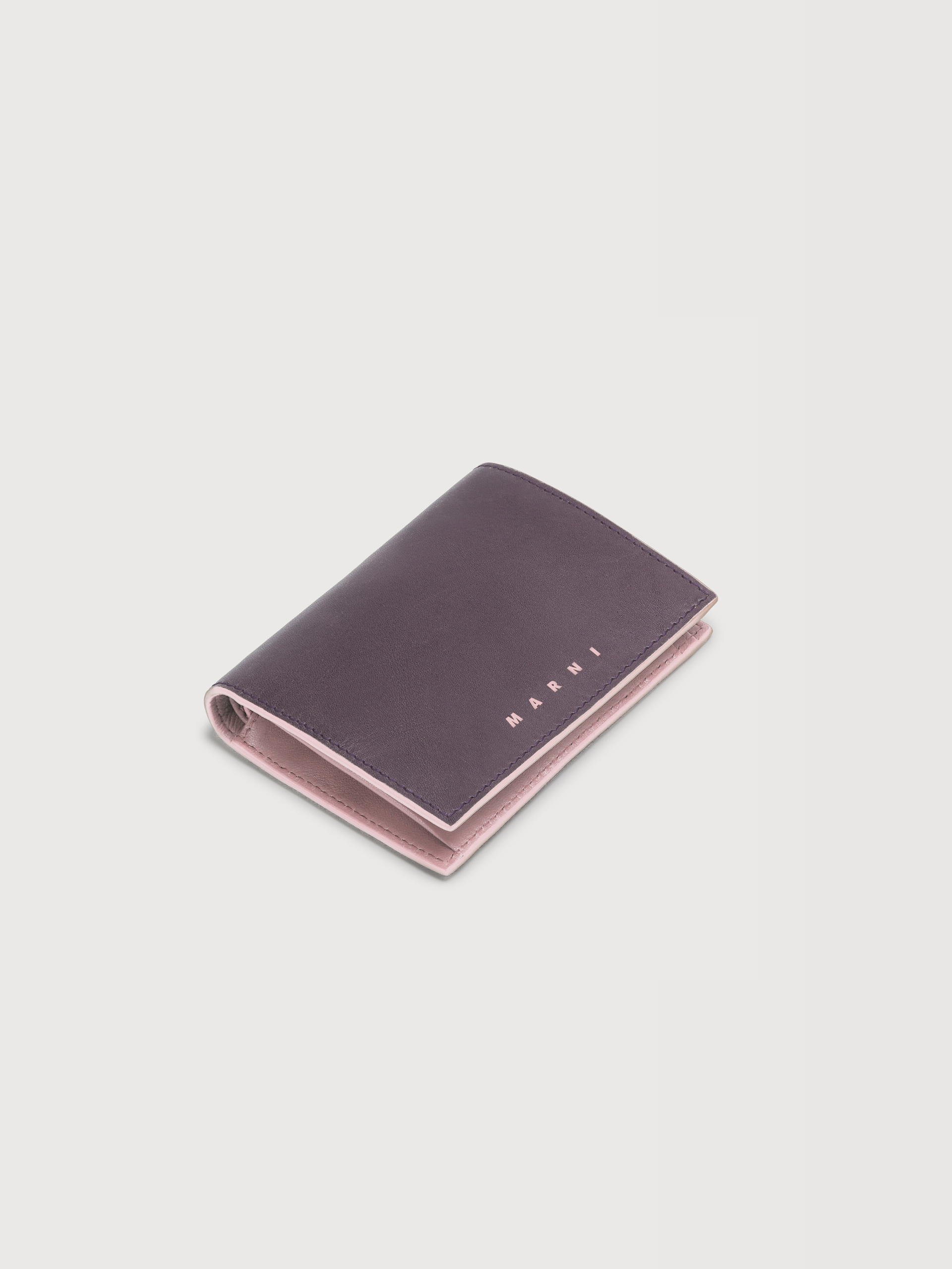 パープル レザー 箔押しロゴ 二つ折りウォレット - 財布 - Image 5
