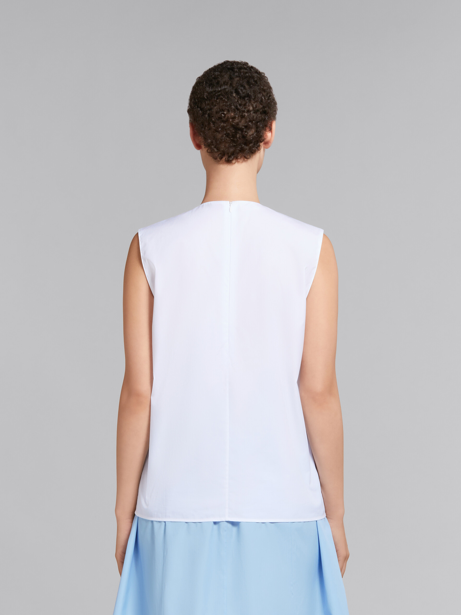 White organic poplin sleeveless top with pleated detailing - Shirts - Image 3