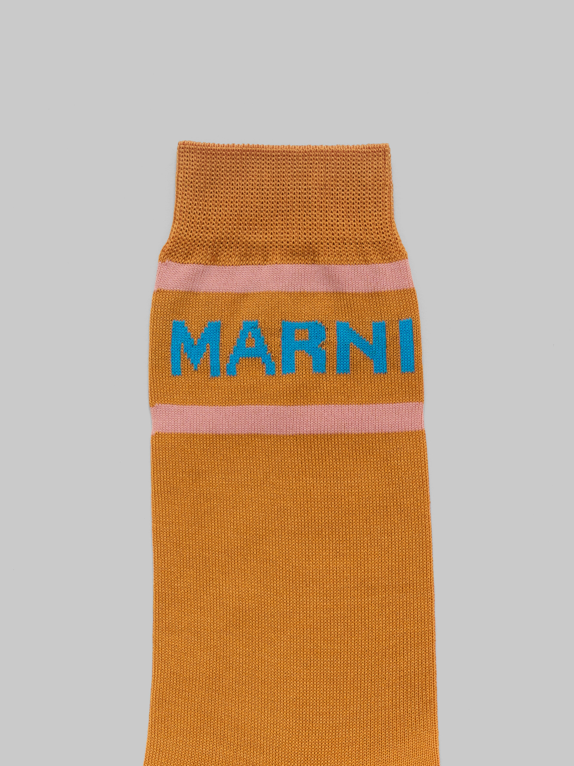 オレンジ ソックス、口ゴムにロゴ | Marni