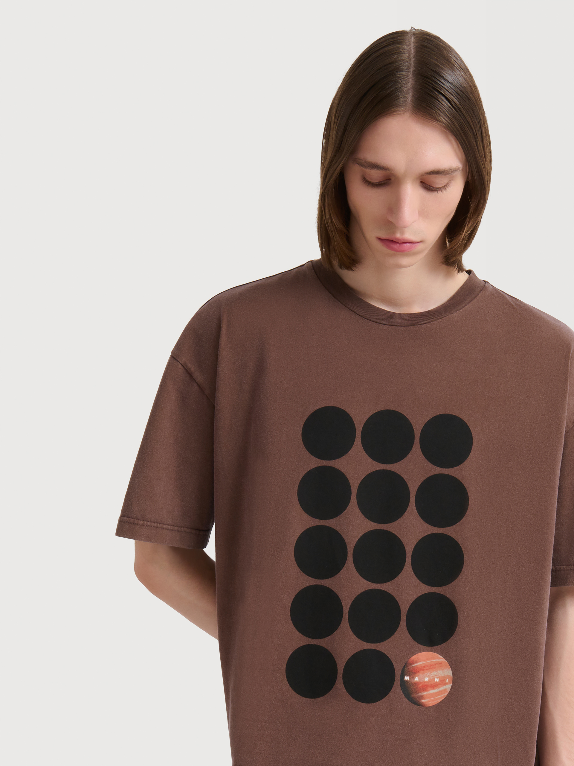 Brown cotton T-shirt with planet print - Shirts - Image 4