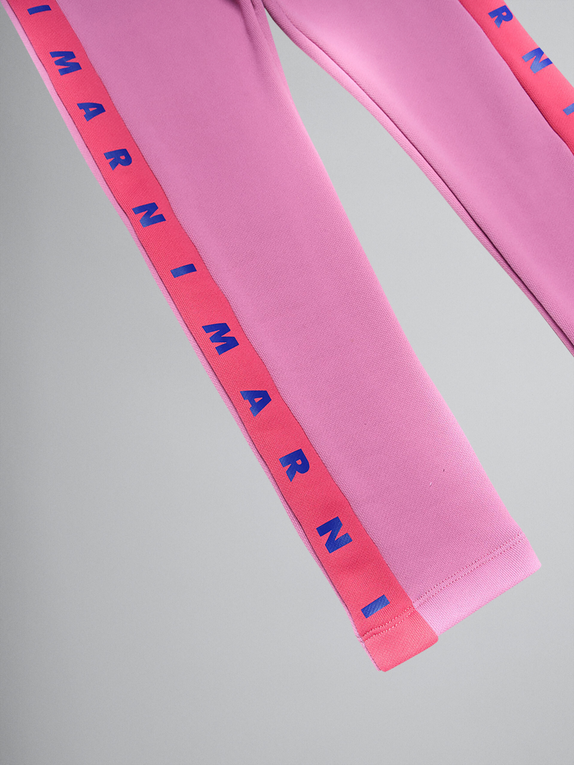 Laufhose aus pinkfarbener technischer Baumwolle - Hosen - Image 3