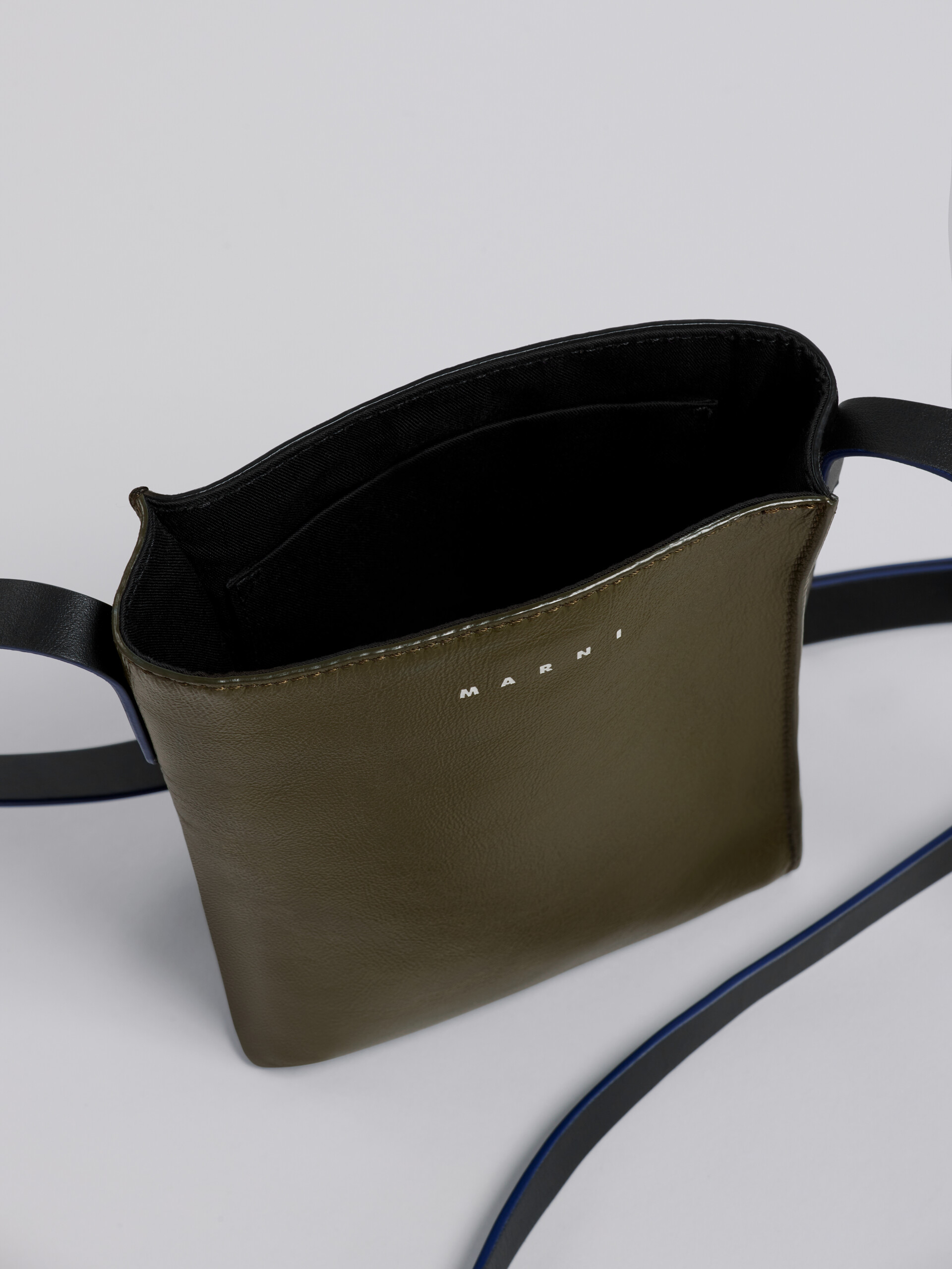 Tasche MUSEO SOFT aus glänzendem zweifarbigen Kalbsleder - Schultertaschen - Image 3