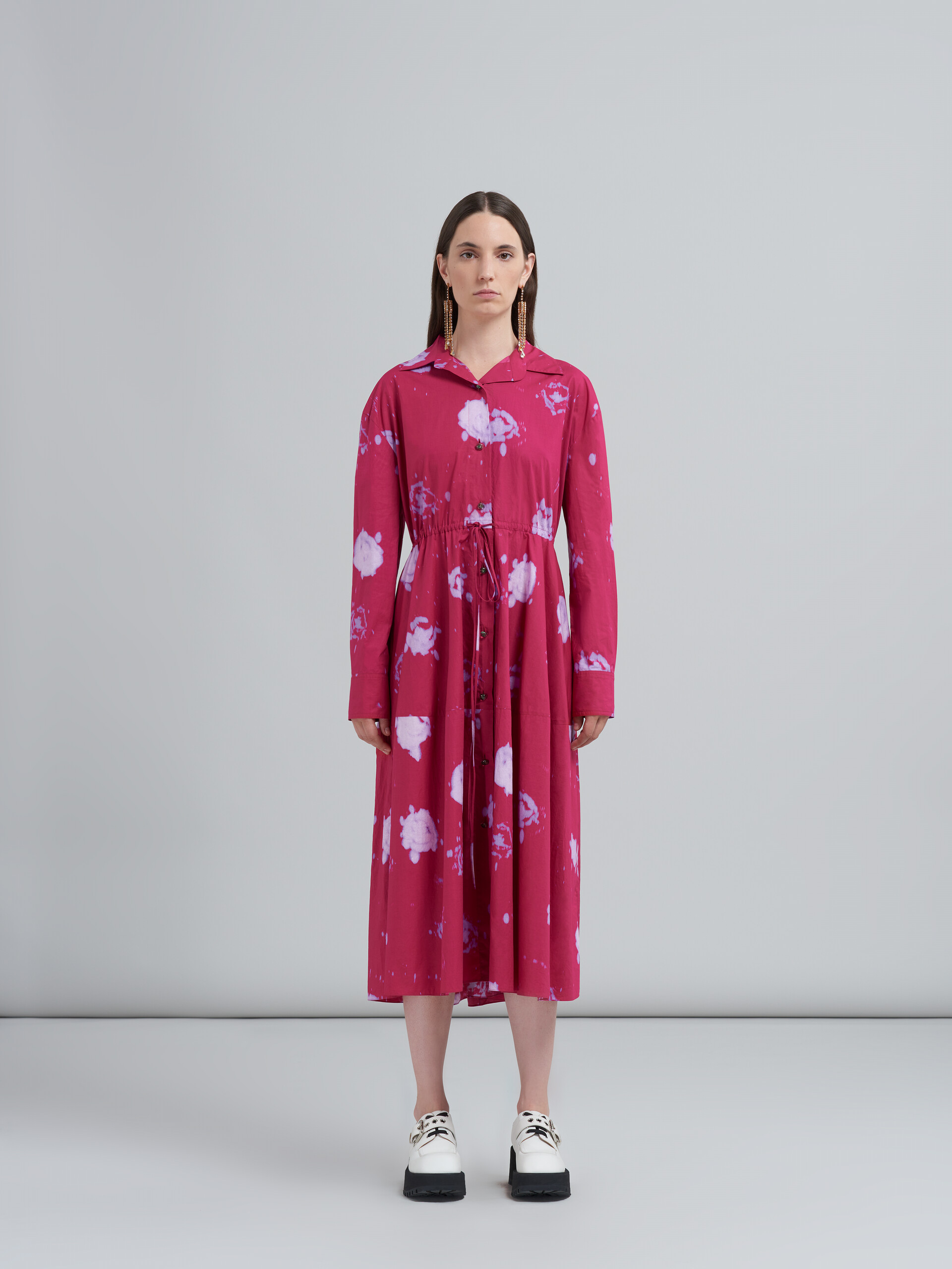 Hemdkleid aus Popeline mit verblasstem Rosenprint - Kleider - Image 2