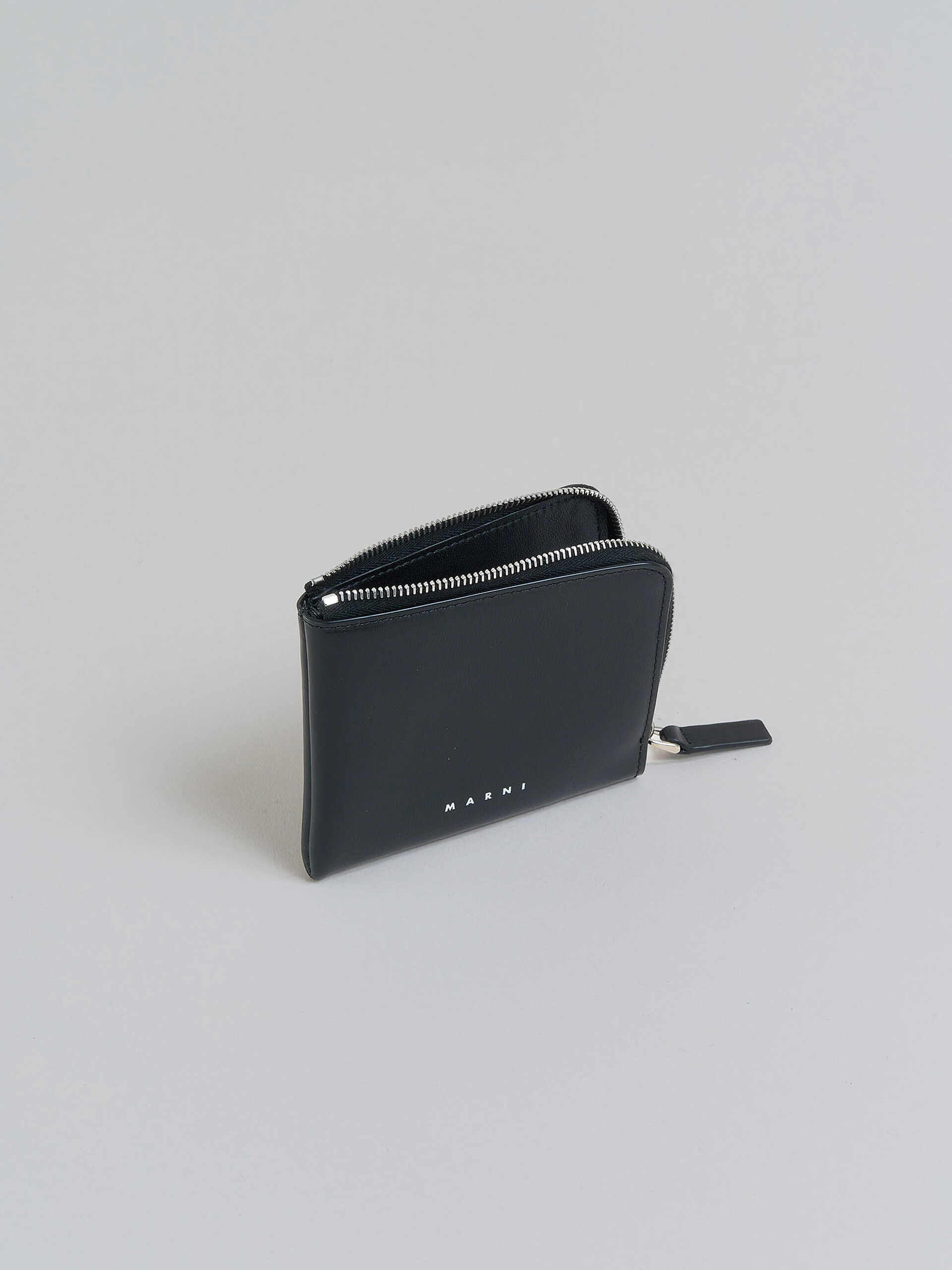 ブラック レザー製 ジップアラウンド Prisma ウォレット | Marni