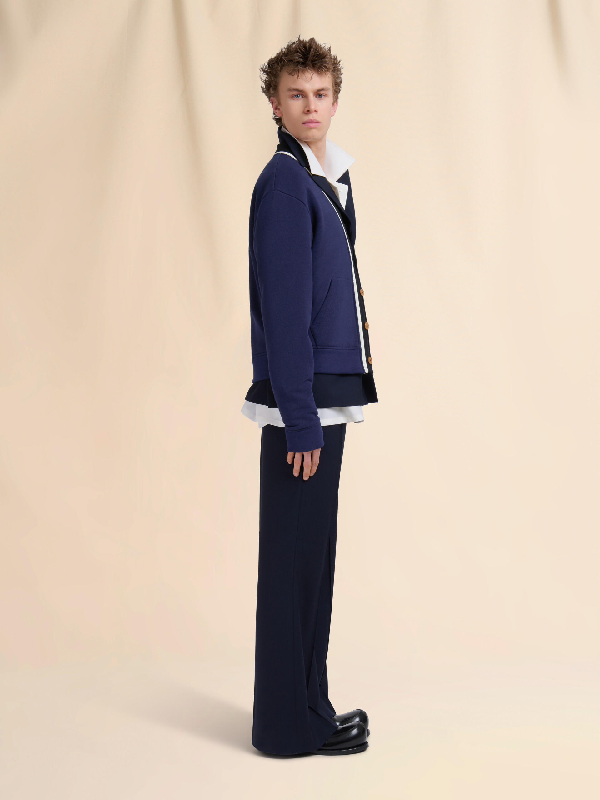 Dunkelblaue Hose aus Wolle mit genähten Falten - Hosen - Image 5