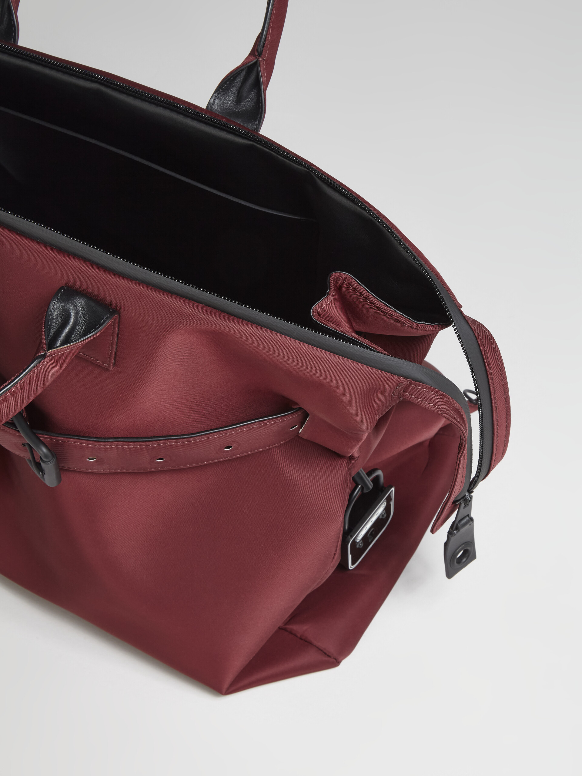 Belt-fastened nylon bag - Handbag - Image 5