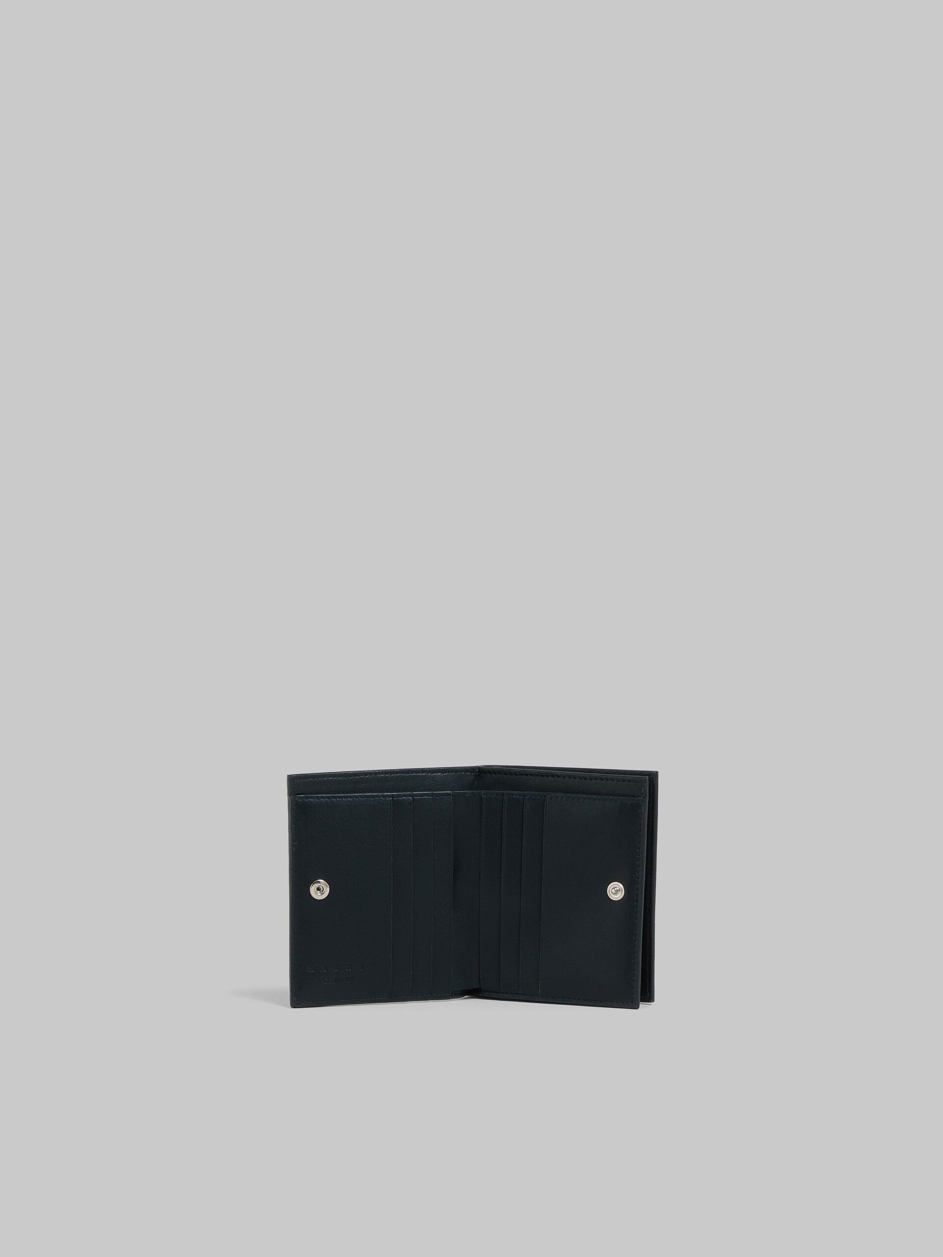 Portafoglio bi-fold in pelle nera con zip e impunture Marni - Portafogli - Image 2