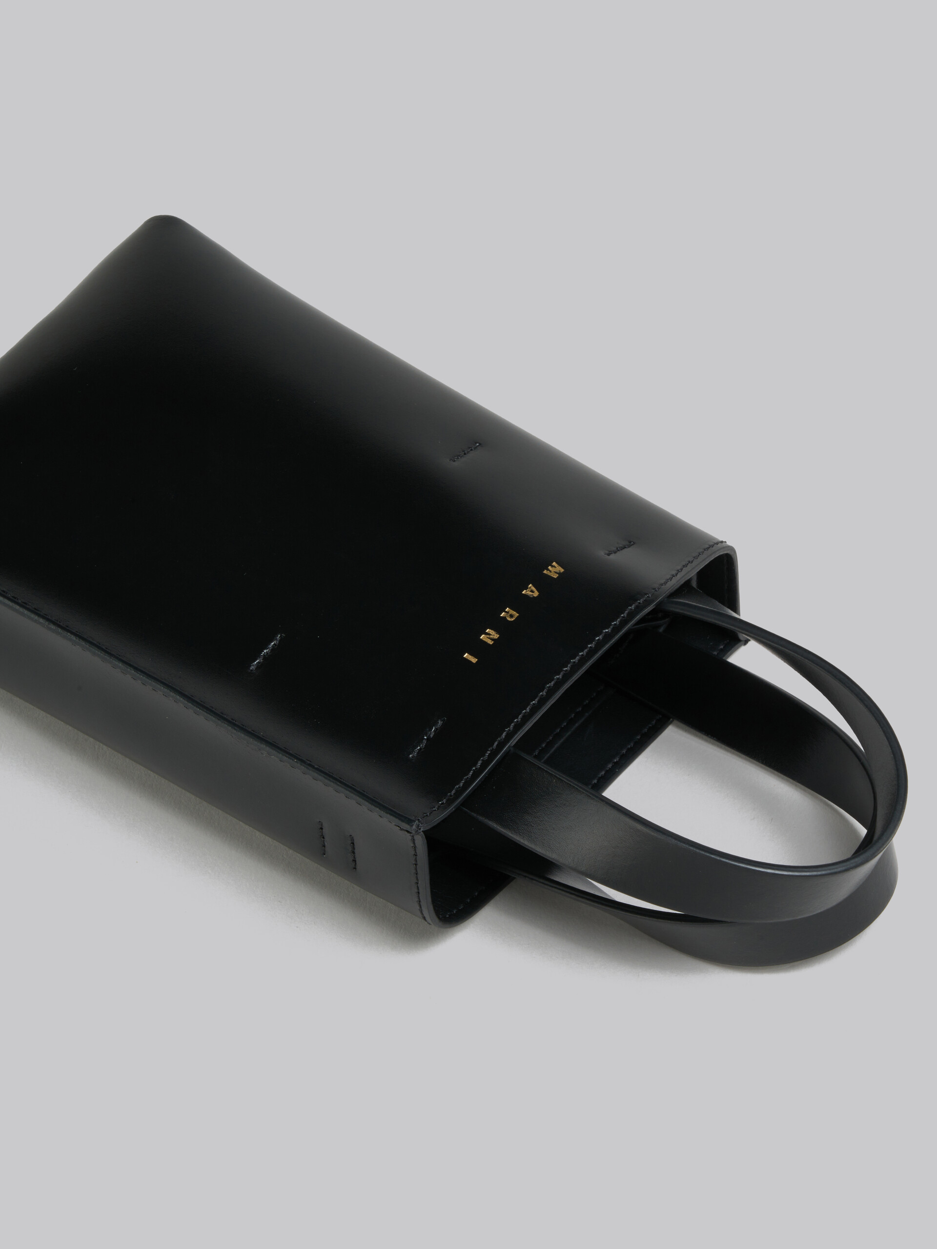 Schwarze Nano-Tasche MUSEO aus Leder - Shopper - Image 5