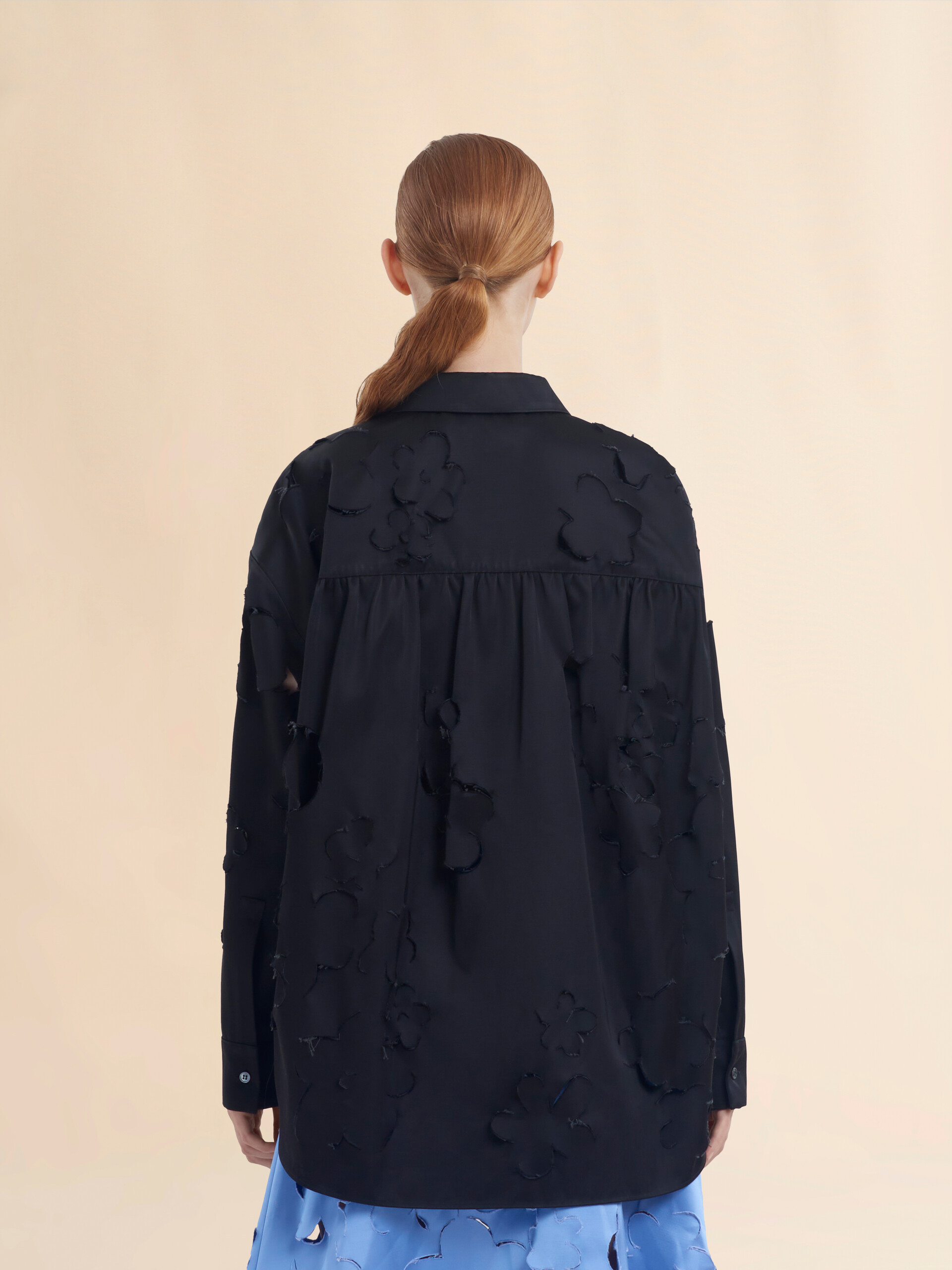 Camicia in duchesse indaco con dettagli cut-out - Camicie - Image 3