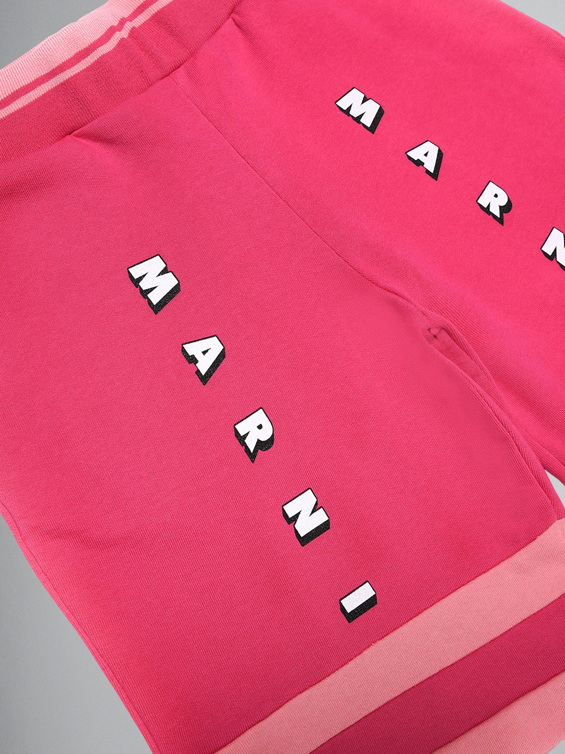Pantaloni corti in felpa di cotone rosa colorblock - Pantaloni - Image 3