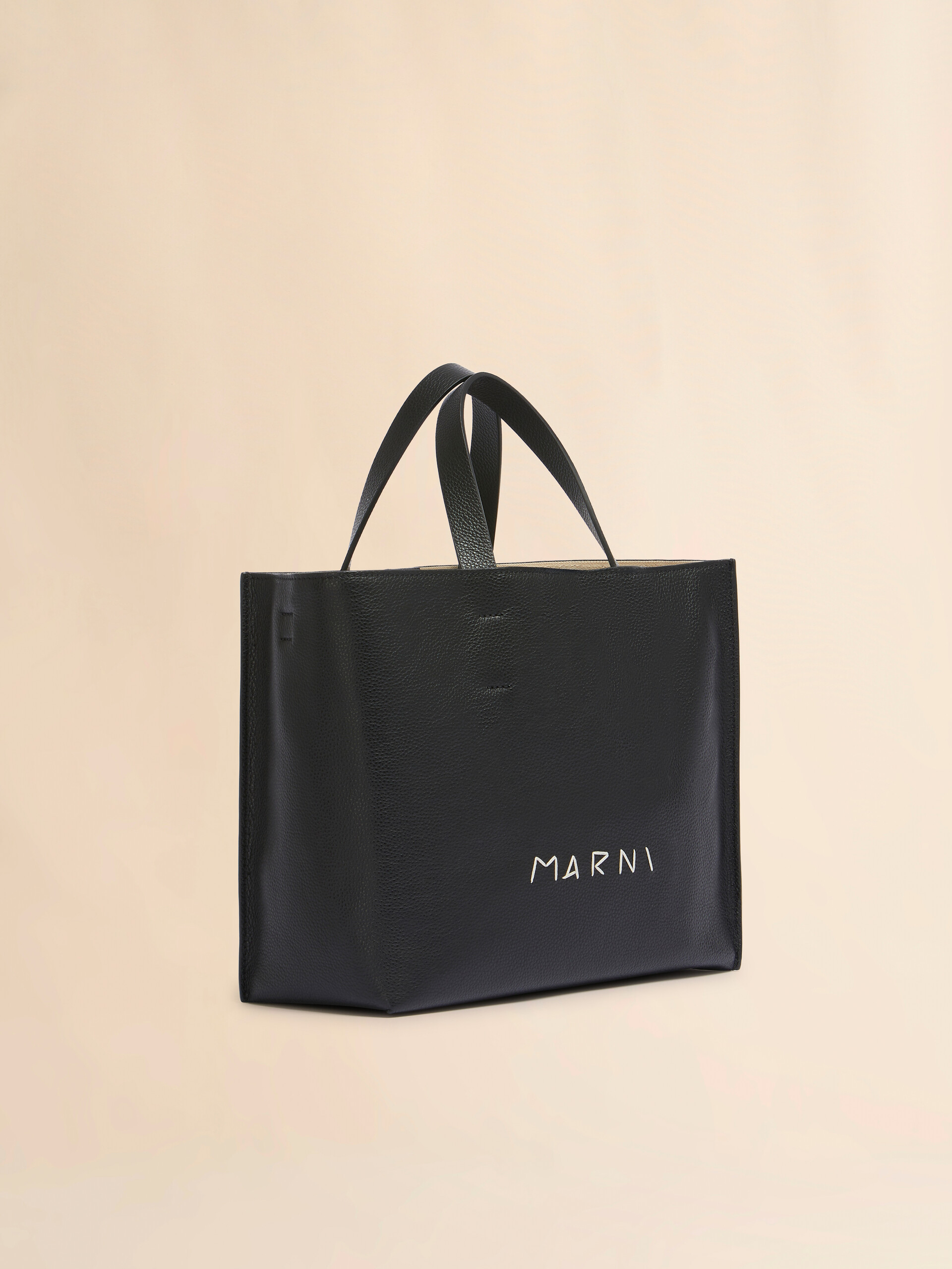 Museo Soft Tote Bag de piel negra con bordado Marni Symbol - Bolsos shopper - Image 6