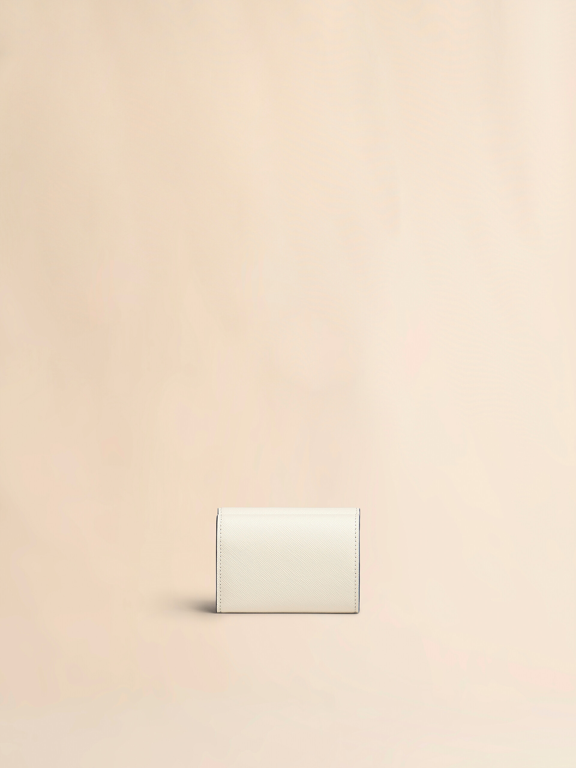 ホワイト サフィアーノレザー三つ折りウォレット - 財布 - Image 3