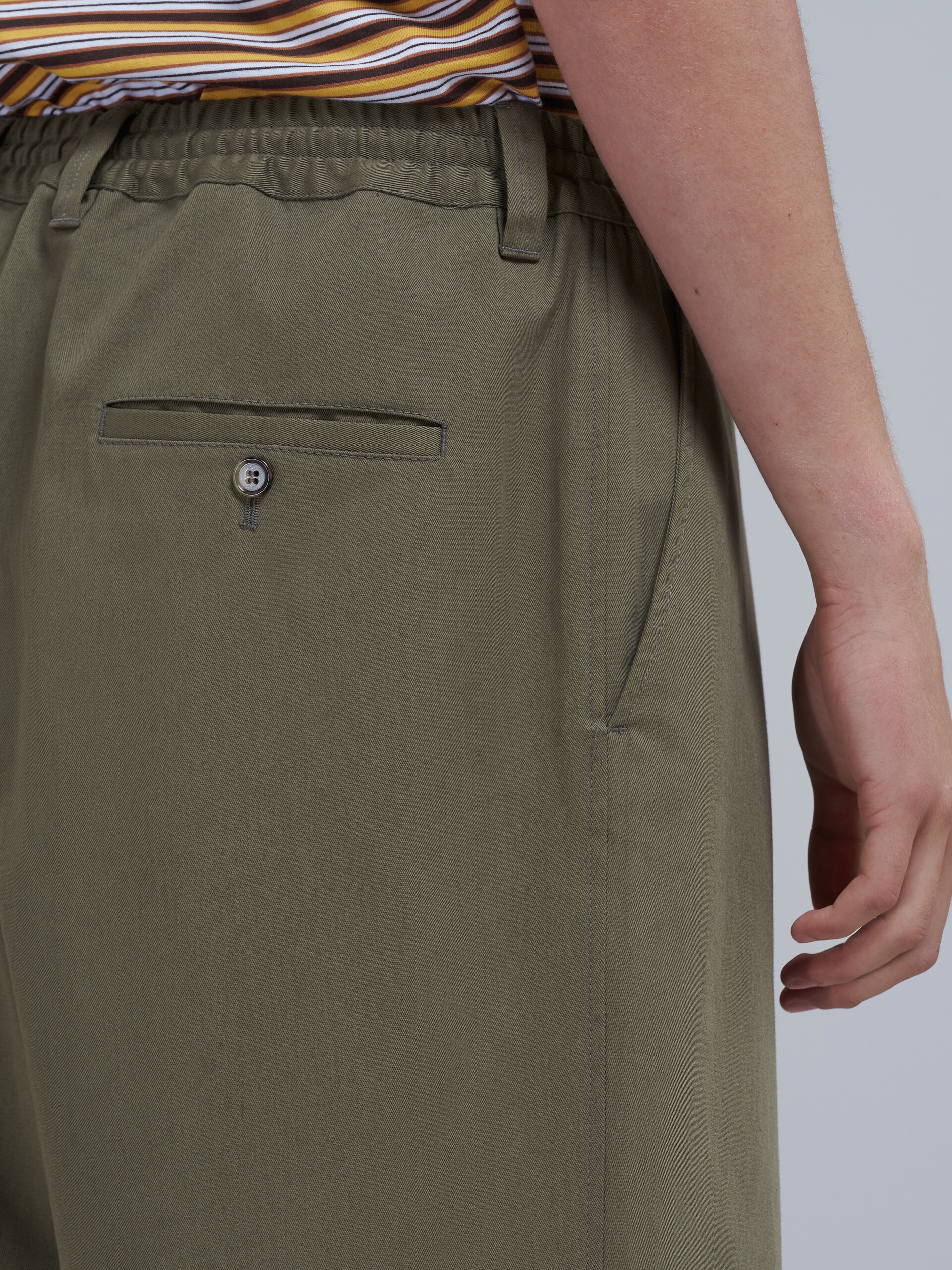 Gabardine cotton cropped trousers - Pants - Image 4